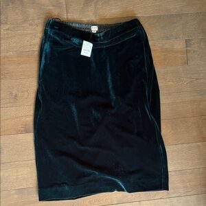 Elegant Green Velvet Skirt